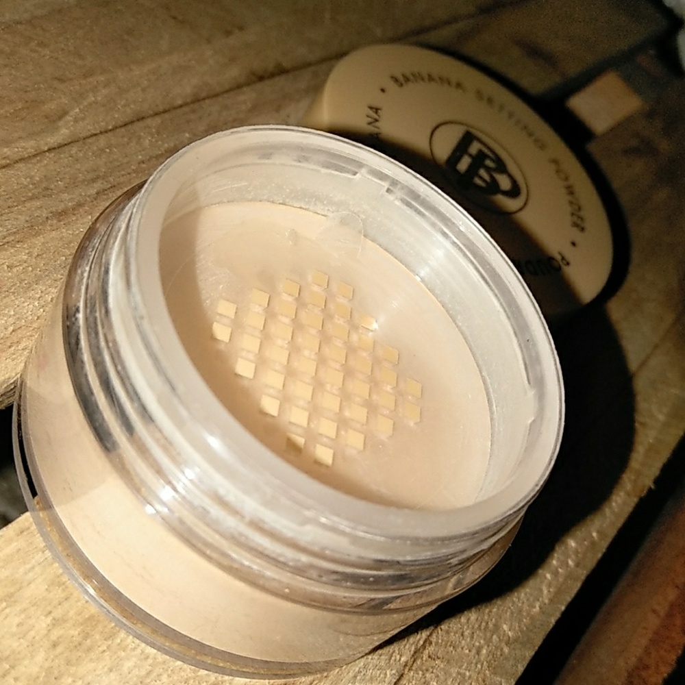 Never Opened 🆕BELLA PIERRE: 🍌 BANANA SETTING POWDER